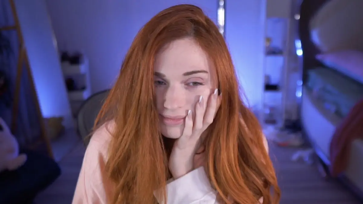 阿穆兰特（Amouranth）声称她被枪口抢劫，她开枪说：“我被鲜血掩盖了……但是我现在很安全”